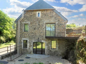 Maison spacieuse à Castelnau-de-Mandailles avec cheminée 250 m²